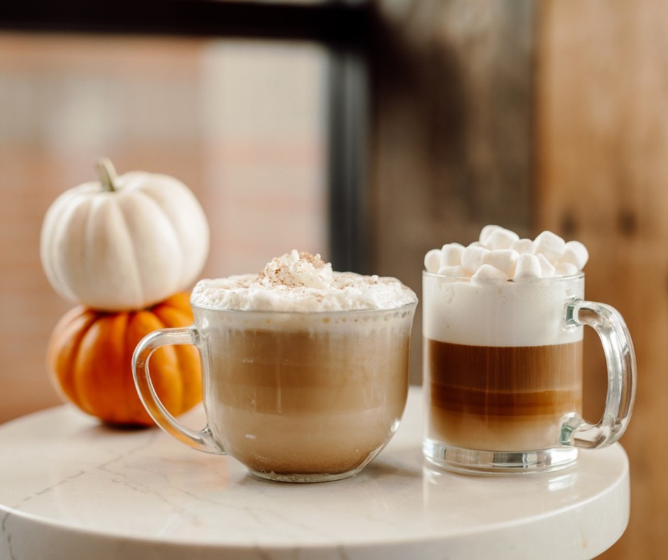 Yay! It finally feels like fall, giving you the perfect excuse to treat yourself to your favorite fall drink! 🍂