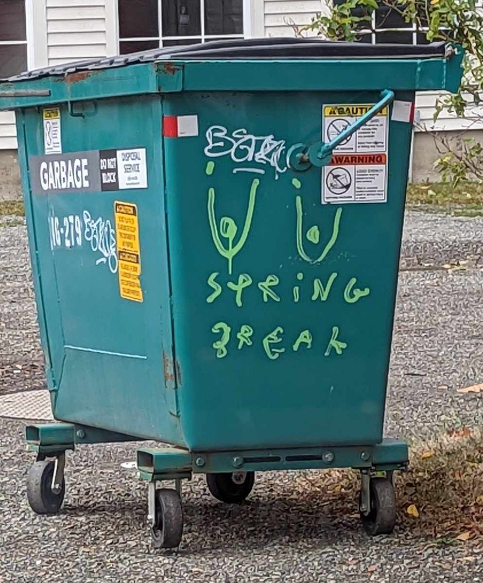 linds_mpg's tweet photo. Slice of life from my town https://t.co/Ery2mRbr5o