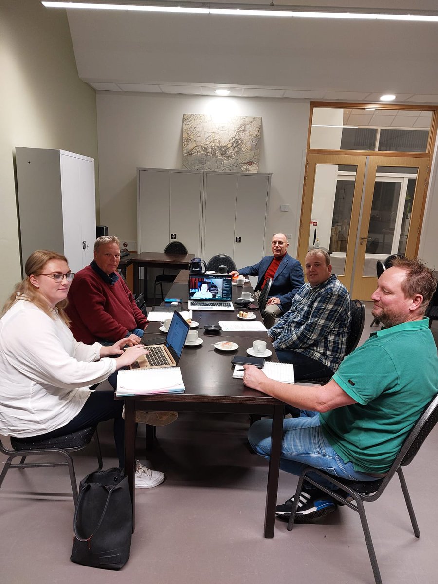Wij hebben ons altijd ingezet voor een nieuw dorpshuis en basisschool in Tuk. Wij zijn blij dat er nu eindelijk een nieuw dorpshuis en school staat. 

Het bestuur van BGL hield de maandelijkse bestuursvergadering daarom in het nieuwe dorpshuis! Dank voor de gastvrije ontvangst!