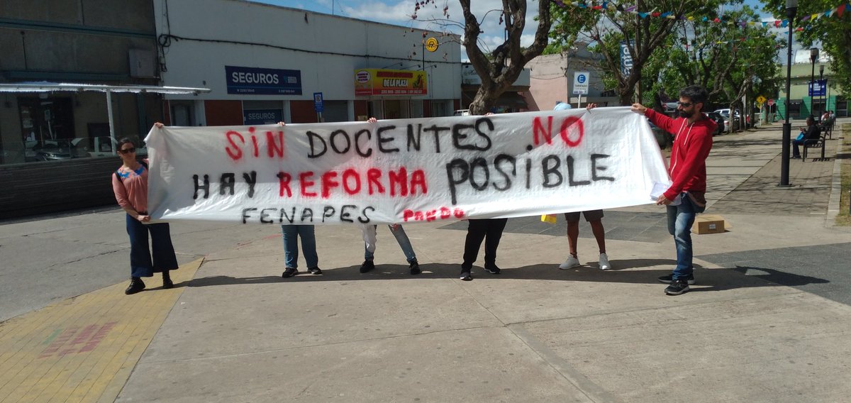 fenapespando's tweet photo. En el marco del paro de 48 horas estuvimos en la plaza de Pando haciendo volanteada y propaganda móvil. 
#ArribalaEducacionPublica.
#Sindocentesnohayreformaposible.
@MarcelSlamo @FenapesUruguay @ElDuende939818 @javi_1917 @FenapesAtlantid @FenapesM @FenapesL @FenapesSC @FenapesD https://t.co/5bHCZL4nO9