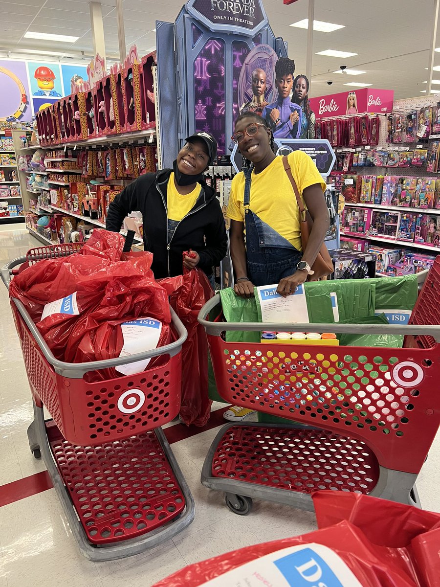 Specialized Programs had a BLAST shopping with @BeAnAngelFund for Dallas ISD’s ADL, FLS, TC, & ECSE students! 350 DISD students will be receiving Christmas gifts this Christmas thanks to Be An Angel! 💕 @DISDSPED