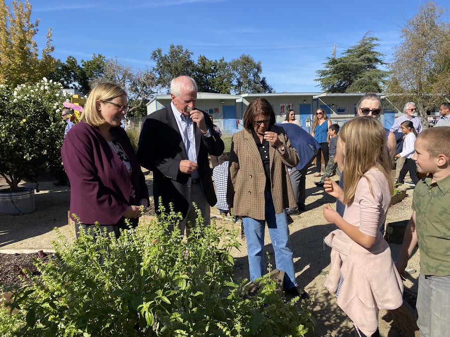 Mike_CA05's tweet photo. Congratulations to Waggoner Elementary in Winters and to schools across CA who will begin receiving USDA funding to support farm to fork meal programs. Supporting local agriculture and ensuring our students get nutritious meals benefits our communities greatly. #FutureCA04 https://t.co/xyVymiEKls