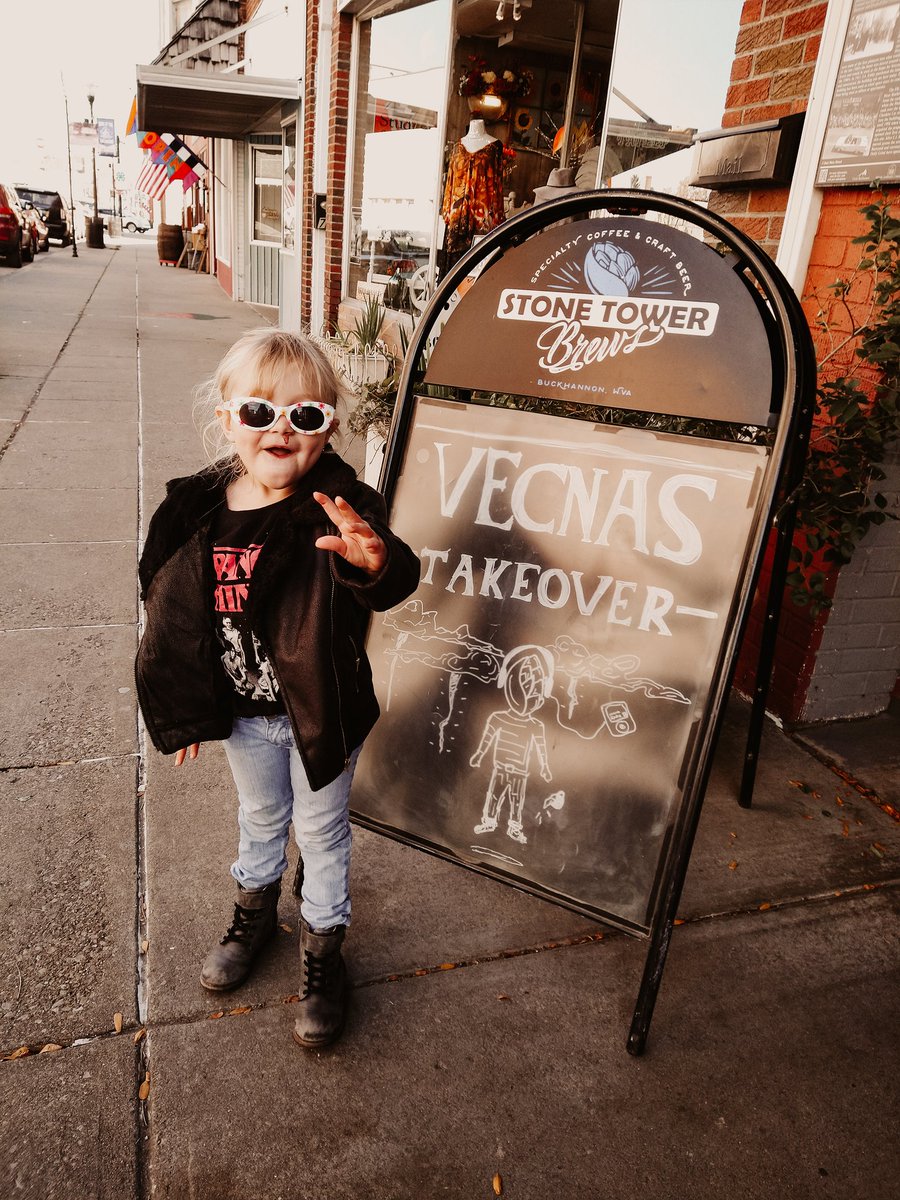 _KatieGroahh's tweet photo. Vecna's takeover at @StoneTowerBrews 

Eggo Waffle Latte 🤤
Demo’Smoregon Latte 🤤🤤 https://t.co/jw6Ftpyvqv