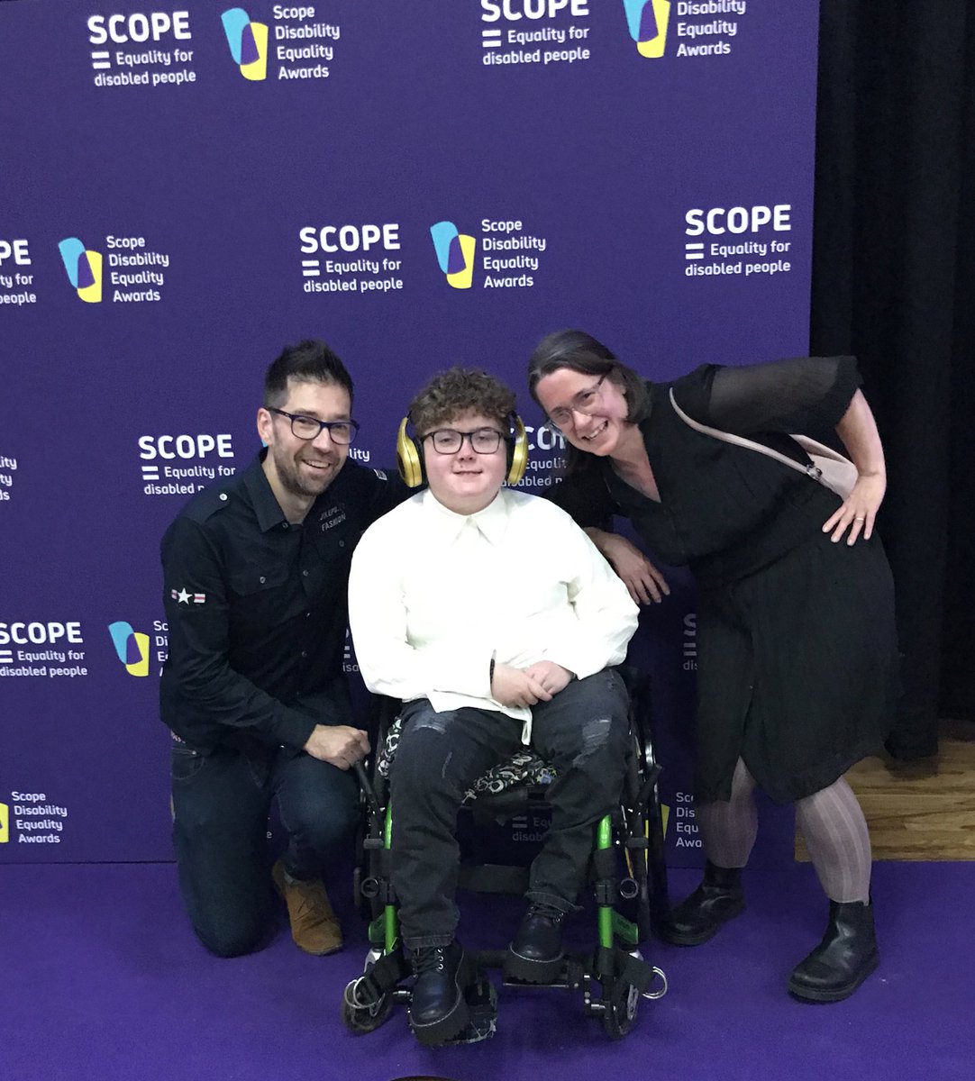 Obligatory awkward family pose for the @scope awards 2022. Lovely to meet @ludawinthesky @Adam_Pearson @ElektraFence & more .. I am now known as “it’s you!”