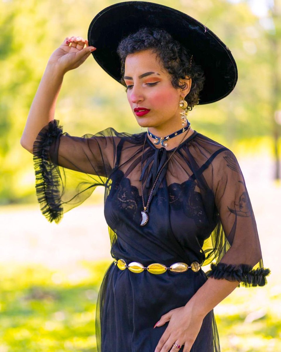 tatyanaboutique's tweet photo. Season of the Witch ✨ I love how Lola styled the sheer robe from our long Pillow Talk Set in Black with a black slip and witchy accessories. 🔮💫 It's so fun to mix and match!

#halloweenfashion #halloweencostume #halloween2022 #pinupsofinstagram #retrofashion #vintagefashion https://t.co/rK8elpdBuO