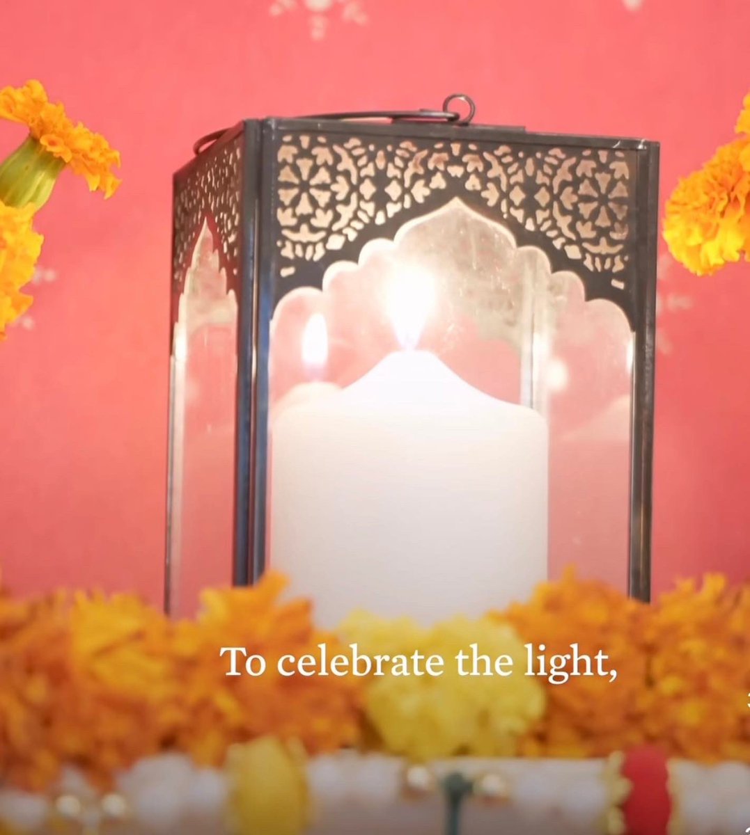 TheVannologue's tweet photo. 🧡💛 
Celebrate the light…
#diwali 
#thevannologue 
#vannologuevision https://t.co/PqjSgrfFTb