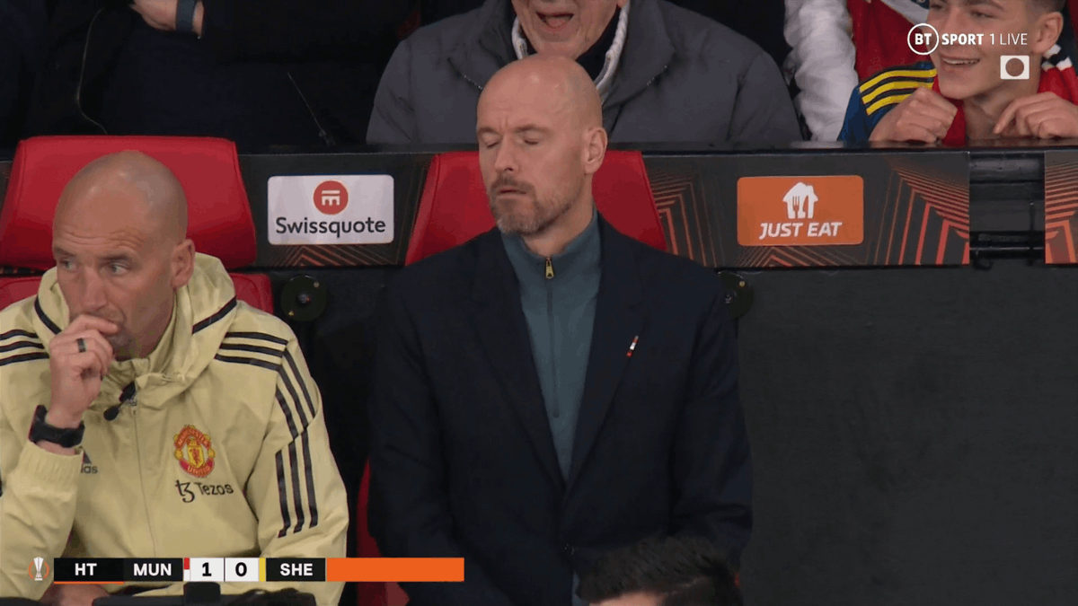 utdreport's tweet photo. Ten Hag's reaction to Antony's skill 😂 https://t.co/c9yAQ9eGGu