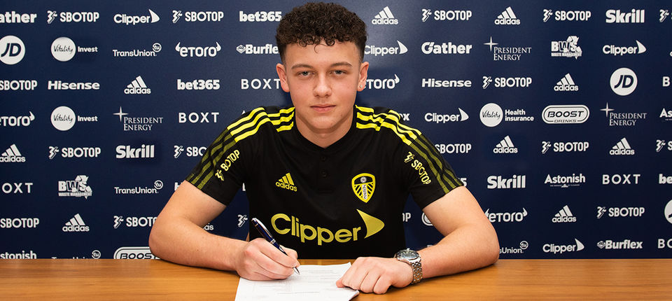 leedsutdacademy's tweet photo. Happy 𝟭𝟵𝘁𝗵 Birthday to #LUFCU21s defender, Kris Moore! 🎉🎂

#LUFCYouth | #LUFC https://t.co/WR8EvlXzyB