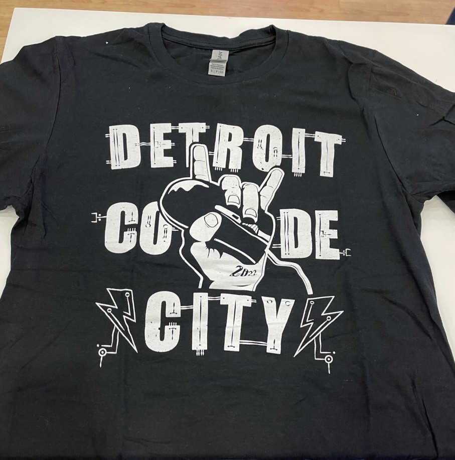 OpenAtIntel's tweet image. Still time to drop by booth D2 and grab your #codecity tee! #KubeCon
