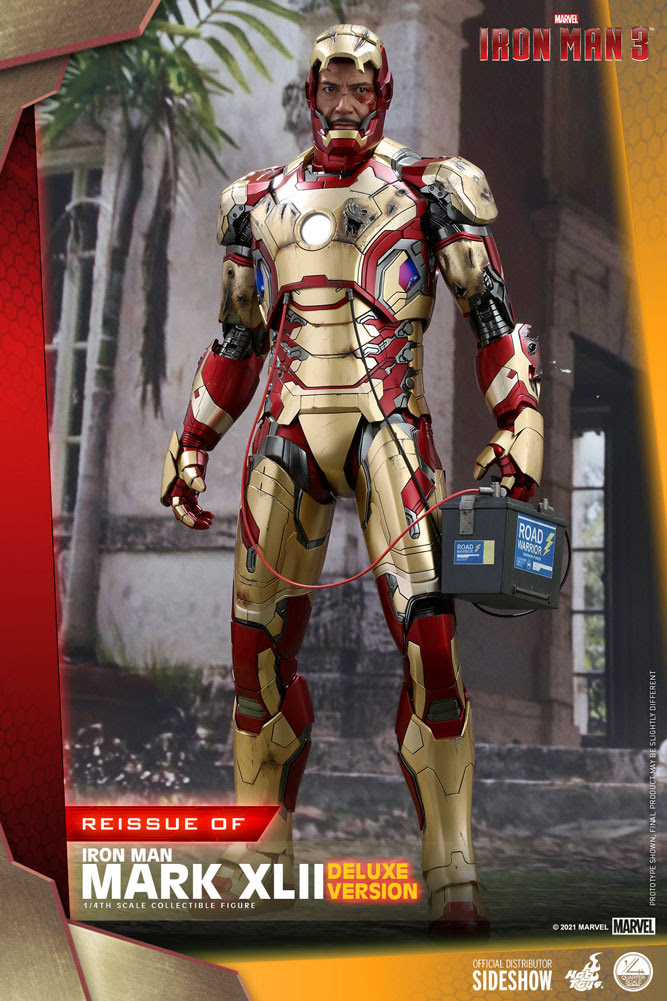 Hot Toys and Sideshow just unveiled a 1/4 scale Mark XLII suit from Iron Man 3. Gorgeous! @hottoysofficial @collectsideshow