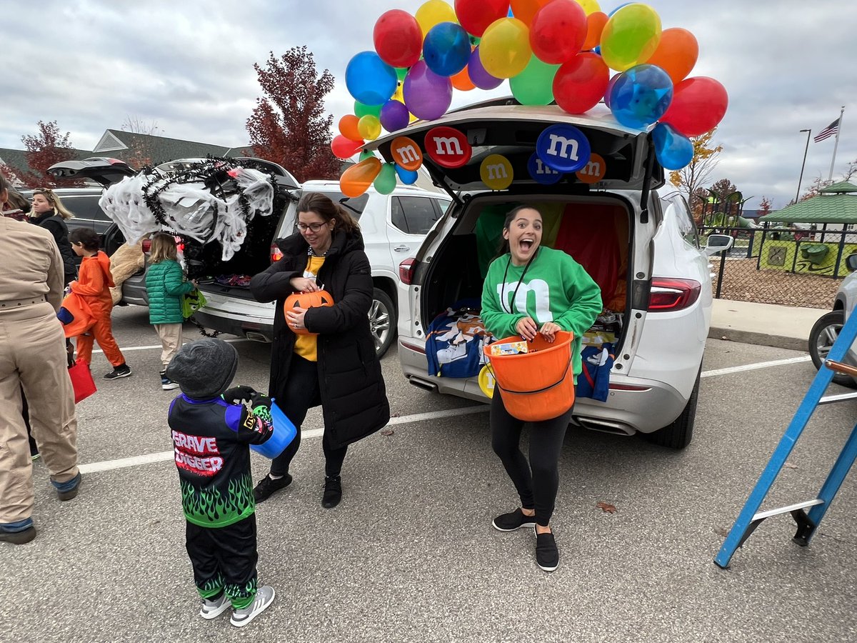 NCSD_ECEC's tweet photo. Our First Trunk or Treat was a huge success! Thank you to all the Staff and Family that joined us on this special night! 🎃 👻 @NCSD @NCSD_CommEd #NoviPride https://t.co/YiSucDtcZy