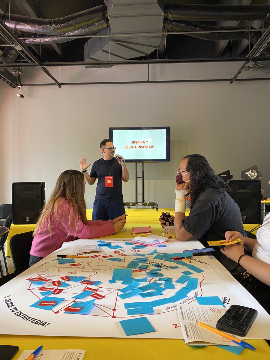 WDCDMXGNP's tweet photo. Cerrando el Design Jam “Hazlo circular” con @delaO_design donde se generaron grandes ideas en donde el diseño puede ser un agente de cambio.🌍

#whatdesigncando #hazlocircular en @SanIldefonsoMx https://t.co/VZ1YWStHBo