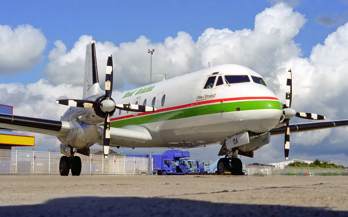 AV698's tweet photo. Emerald Airways HS748-2A G-BPDA at Aldergrove in May 1999 with Reed Aviation titles. The nose of this aircraft is preserved at Woodford. @belfastairport @AvHistorian @TheAirchive @ClassicPlanes @VintageAirliner #aviationphotography #Avro748 #EmeraldAirways #realflying https://t.co/mKCspXVN4o