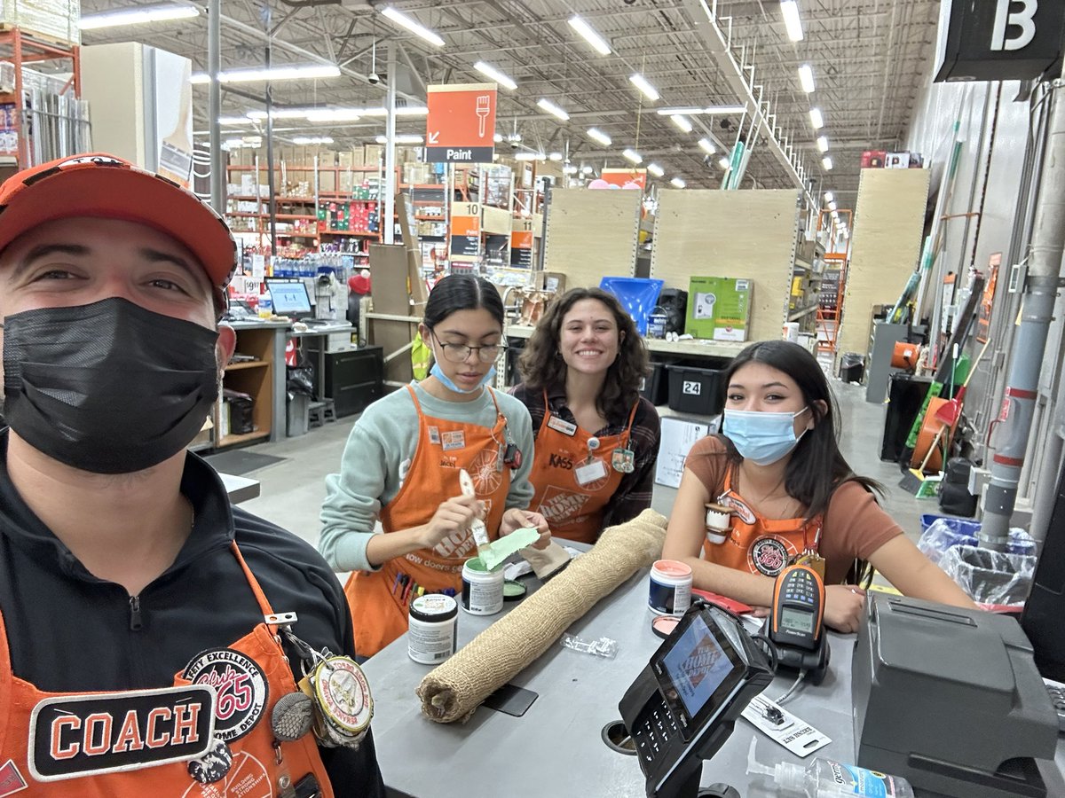 I think D31 has the winning pumpkin <a href="/HDjosh_/">Joshua Dominguez</a>