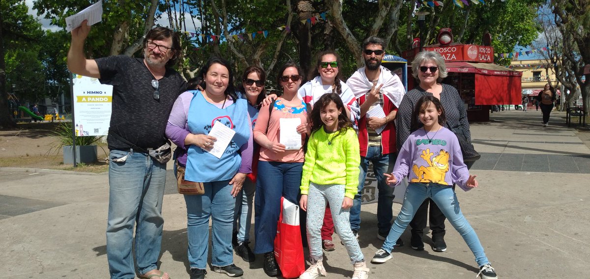 fenapespando's tweet photo. Volanteada y carteleria en los liceos 1 y 2 de Pando. 
#Sindocentesnohayreformaposible
#Nonosdalomismo
#Arribalaeducacionpublica
@FenapesUruguay @MarcelSlamo @ElDuende939818 @Mazzoni1Julian @javi_1917 @FenapesAtlantid @FenapesS @FenapesSC @FenapesD @FenapesM @NatiLeiva1917 https://t.co/1YGj2KsPv2