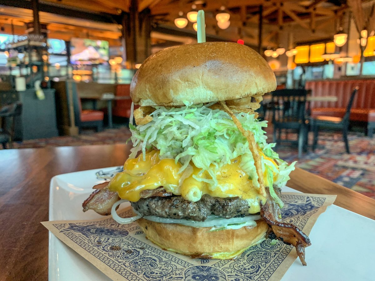 Guy Fieri's Foxwoods tweet media