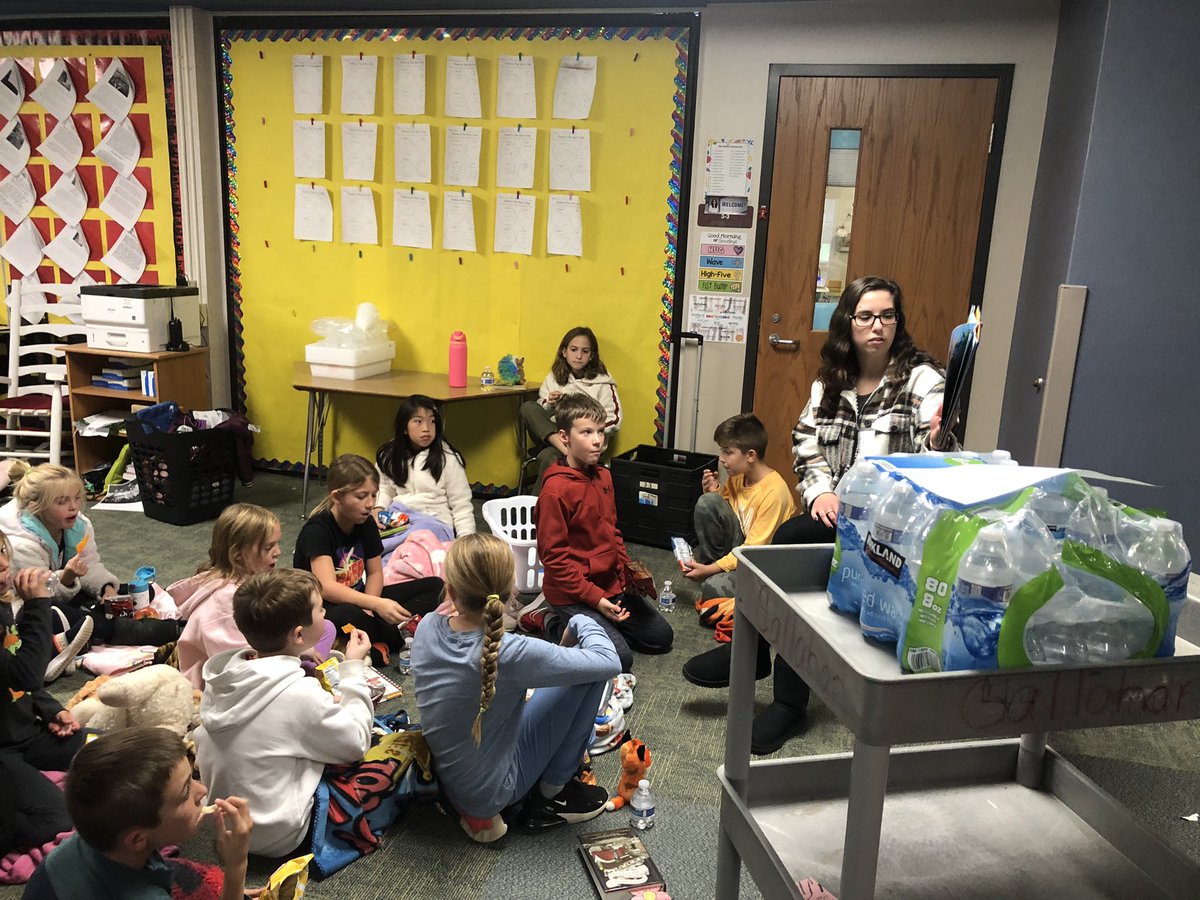 callahanclass's tweet photo. Our first 3rd grade Bookworm buddies was a success!! So much fun! @WoodbrookCCS @WoodbrookPTO1 https://t.co/MKGSMeumXi