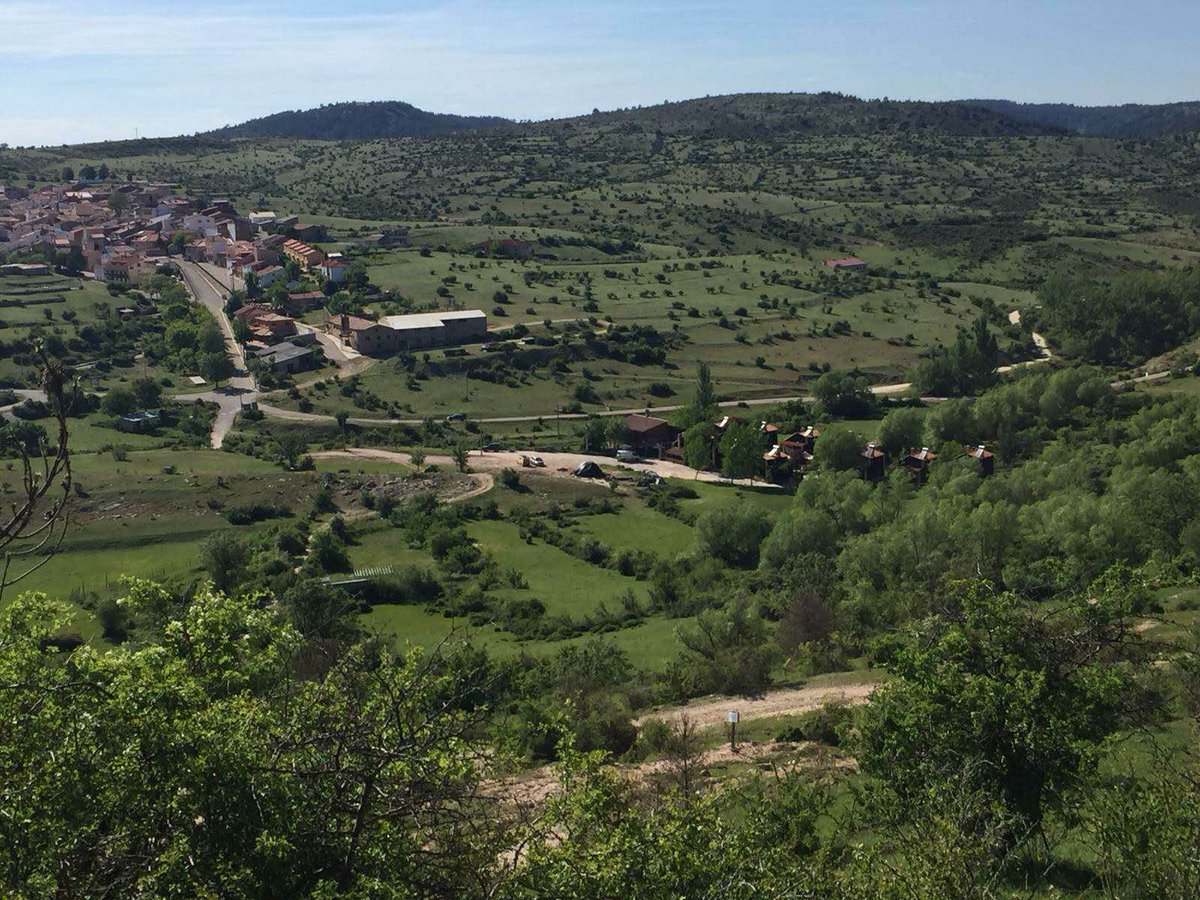 GuillermoCP2006's tweet photo. Last summer I went with some friends to a town in Cáceres called Las Hurdes to hike through the mountains,there were incredible views. #experiences #cvejuniors @somar0209 https://t.co/wtNTfdiIF1