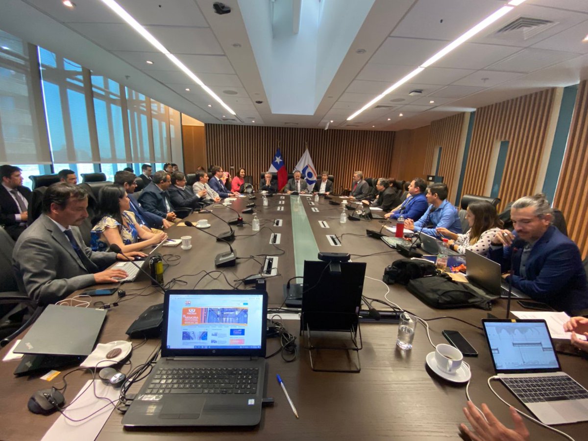 DrManuelMonsalv's tweet photo. Enfrentar el Crimen Organizado requiere de trabajo y coordinación específica por cada región e institución del Estado. Hoy me reuní a trabajar con fiscales regionales, fiscales SACFI y analistas de las regiones de Arica y Parinacota, Antofagasta, Tarapacá y Coquimbo. https://t.co/x9dDwtVBrD