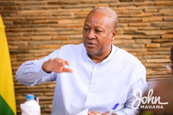 khaptain4real's tweet photo. Former President John Mahama says President Akufo-Addo has left the country on autopilot. 

According to him, the country is currently being run by bungling minister. #JMSpeaksOnEconomy https://t.co/KWN6s9d37P