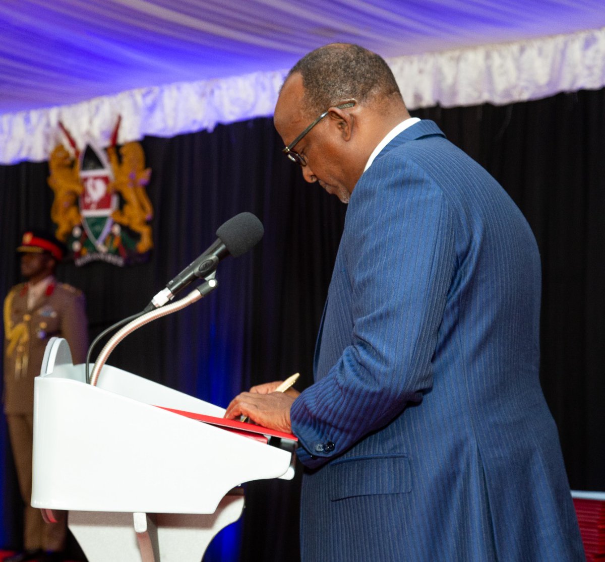 HonAdenDuale's tweet photo. '...
Justice be our shield and defender
...:

Yesterday, with nostalgia, I gave my farewell address to fellow Compatriots in the National Assembly. I shared with them - and the country - my political journey. https://t.co/Q9euLUTpNO https://t.co/1UEvtDeAZC