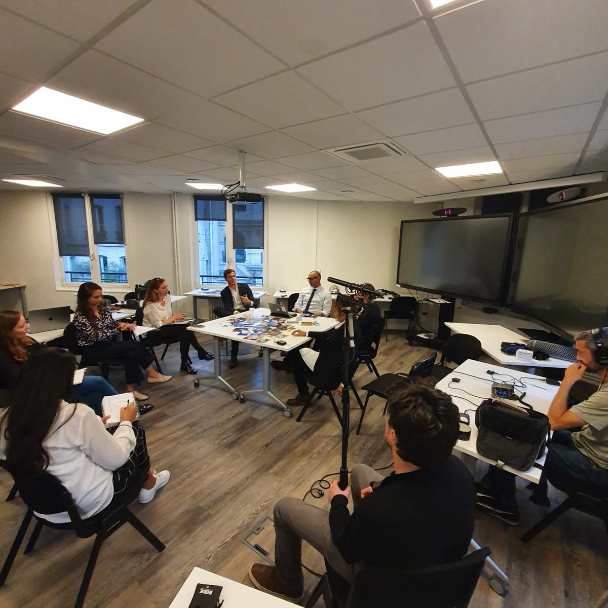 👏 ⁦⁦<a href="/CommunicanteAg/">Agence Communicante</a>⁩ et ⁦⁦<a href="/SYRPAcom/">SYRPA</a>⁩ pour l’animation de ce syrpatelier sur le thème de la #transition et du rôle de la #communication et du communicant. 

Le contenu de ces échanges sera disponible sur podcast⁩ mais 🤫 c’est une encore une surprise !