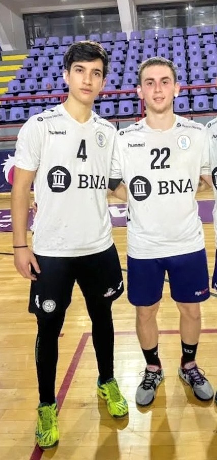#Handball #SelecciónJuvenil 🇦🇷
Se oficializó la lista para el Centro Sur,que se desarrollará en la Casa del Handball Argentino del 8 al 12 de noviembrey es clasificatorio al Mundial.
Con dos Mendocinos Francisco Cuello y Nicolás Stocco como únicos jugadores del interior del país.