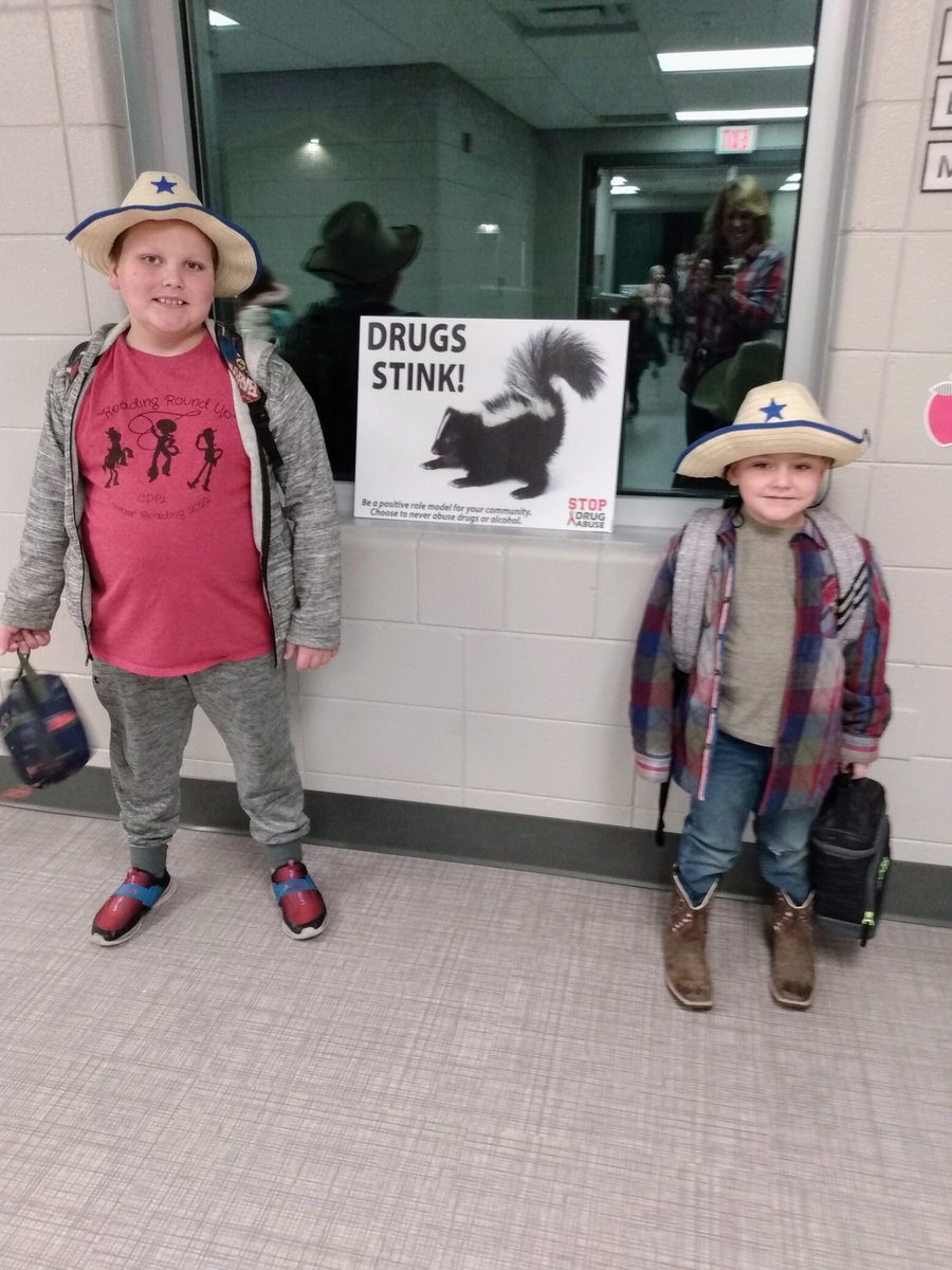 Sugar Creek students saying "howdy" to healthy choices for Red Ribbon Week!