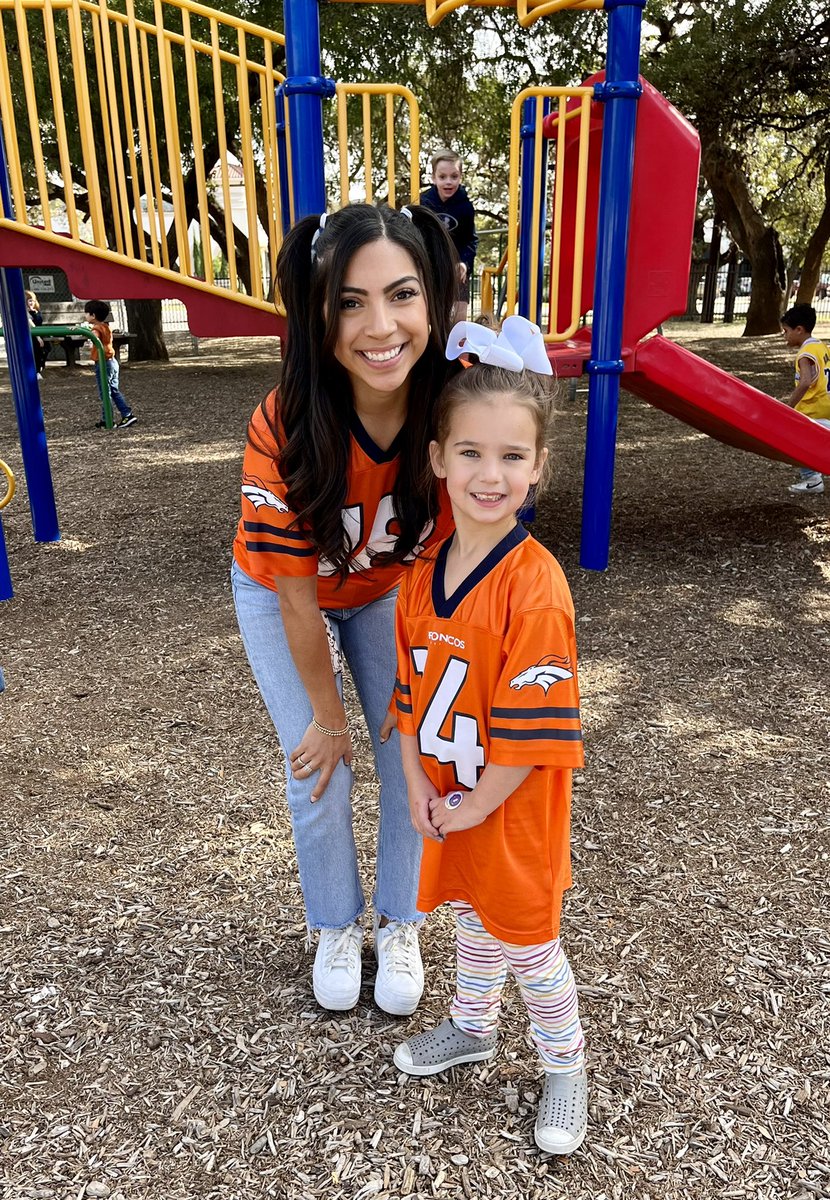 Gabriela Esquivel tweet media