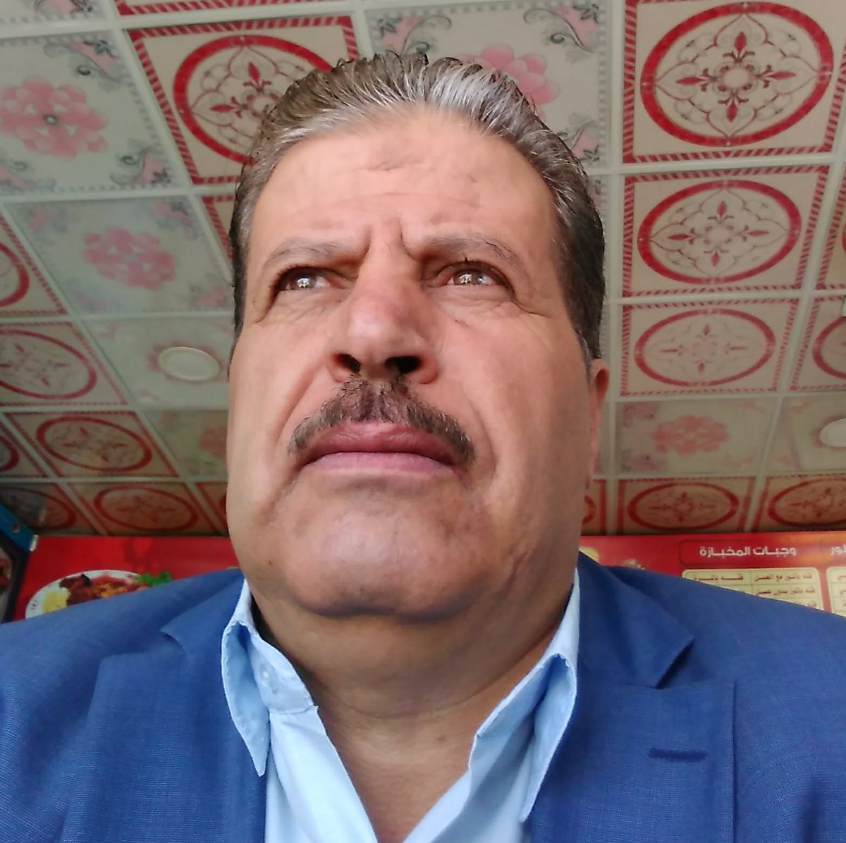 Abdlgni_AZubidi's tweet photo. إن بي رغبة للبكاء.. لكن الدموع تحتبس في عيني وترفض الخروج.. ألأني كبرت.. ام أن  كثر الاحزان والمصايب والنكبات والخيبات هي السبب.. كنت ابكي وتنهمر دموعي وانا اشاهد مقطع من تمثيلية حزينة.. واليوم أرى أخي يبكي على نجله، تقطعت احشائي ألما ورفضت الدموع الخروج.. ماذا جرى. 
آه ياقلبي. https://t.co/3tHZv4ptyJ