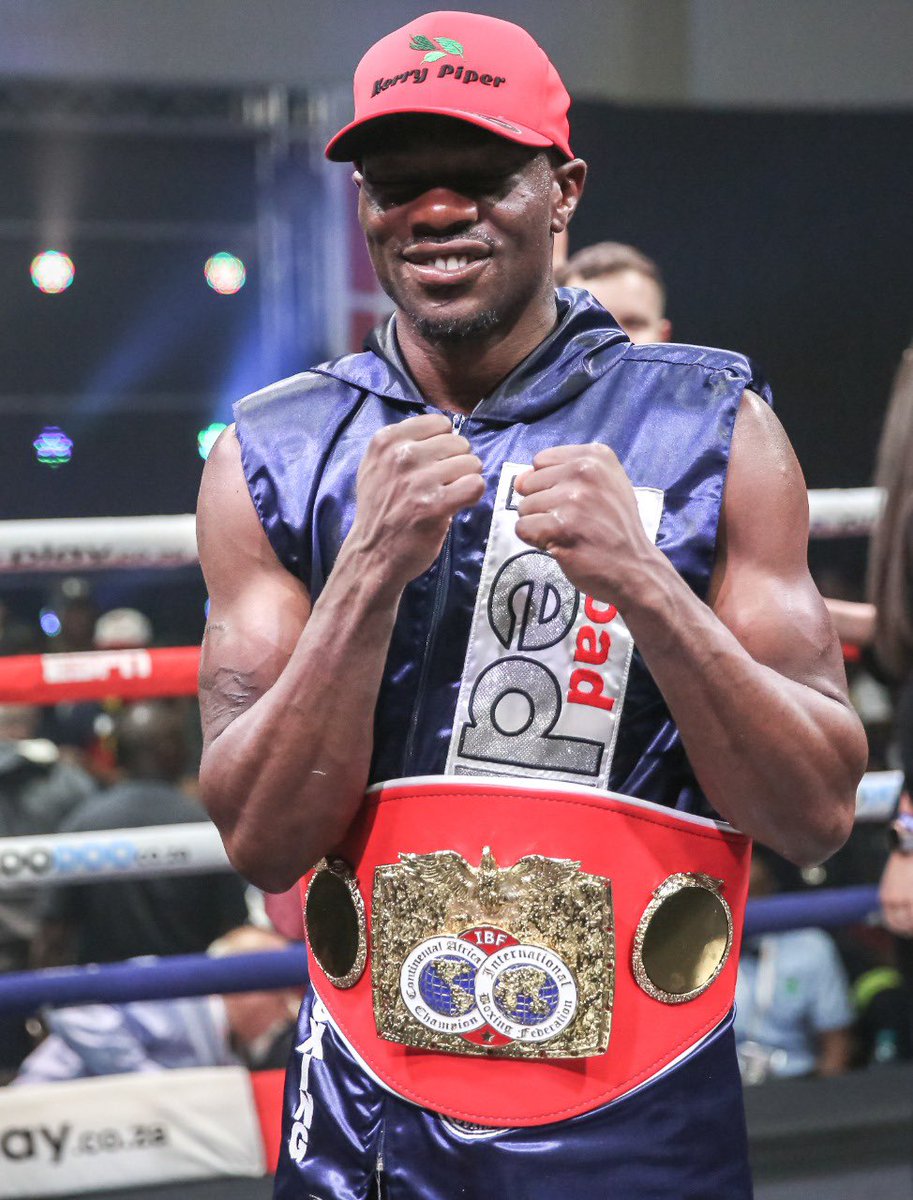 ESPNAfrica's tweet image. The vibe in the venue is unbelievable! 🙌

Aaaand the new IBF Welterweight Champion is South Africa’s Jabulani Makhense with a unanimous points decision win against Angola’s Henriques Lando in a grueling 12 rounder 🥊 🇿🇦

#ESPNAfrica | #PlayCoza | #ESPNAfricaBoxing | #KOODOO