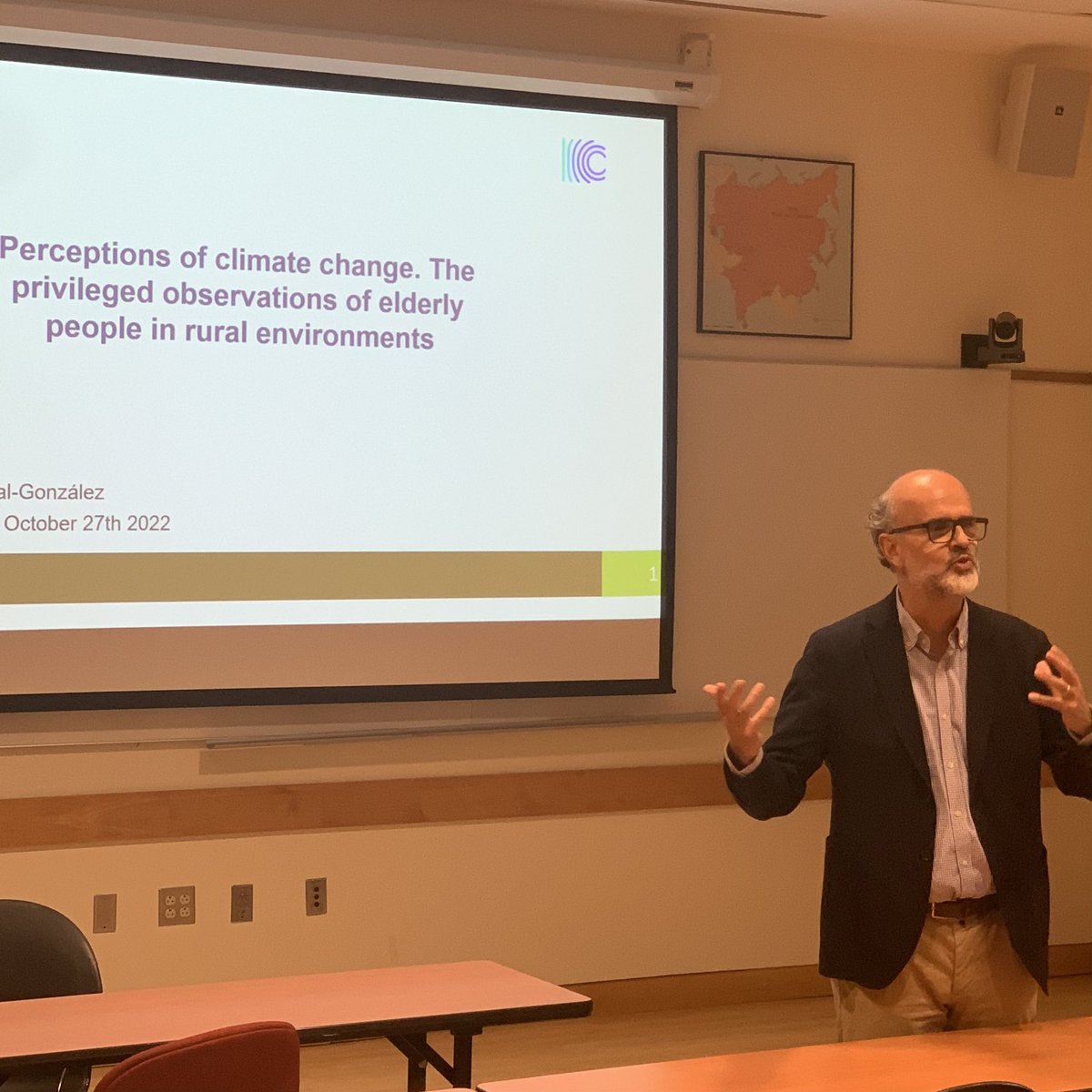 YaleCLAIS's tweet photo. ☀️☀️How elderly rural dwellers in Spain experience climate change?? 
🇪🇸🇪🇸🇪🇸Pablo Vidal discussing his wonderful project now at Luce Hall. Photo exhibition &amp; reception follow https://t.co/DUNzOBrags