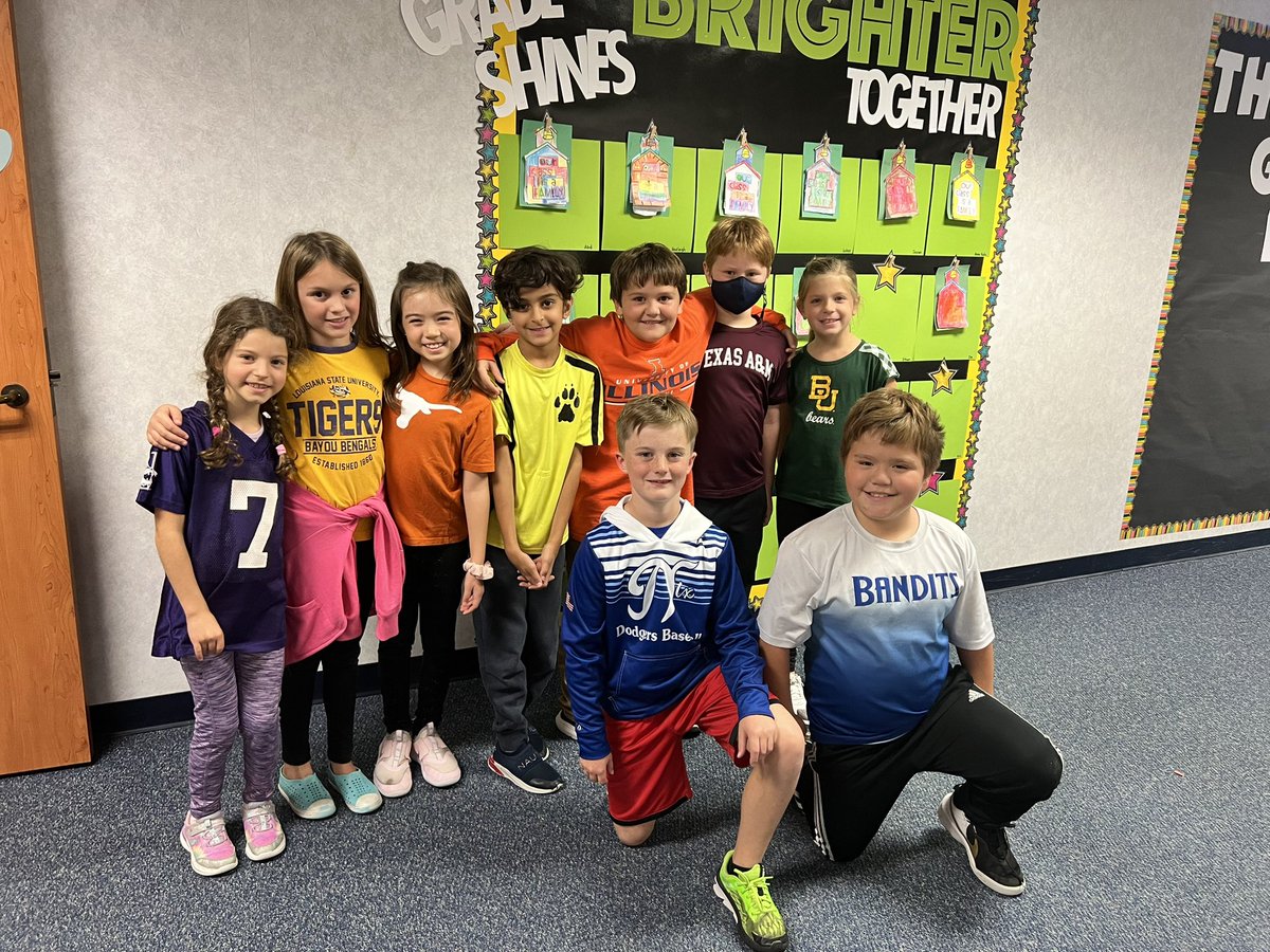 Red Ribbon Week “Let’s Get Moving!” Day! Third graders stay healthy and active🏀🎾⚽️🏈🛼⛳️ <a href="/greenexplorers/">Green Elementary</a>