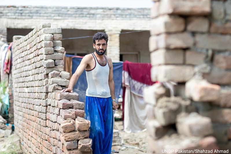33 million people have been affected by devastating floods in Pakistan. 8 million have been displaced. 6.4 million need humanitarian assistance. @UNDP is supporting the Government's response for an inclusive & climate resilient recovery. go.undp.org/EQik