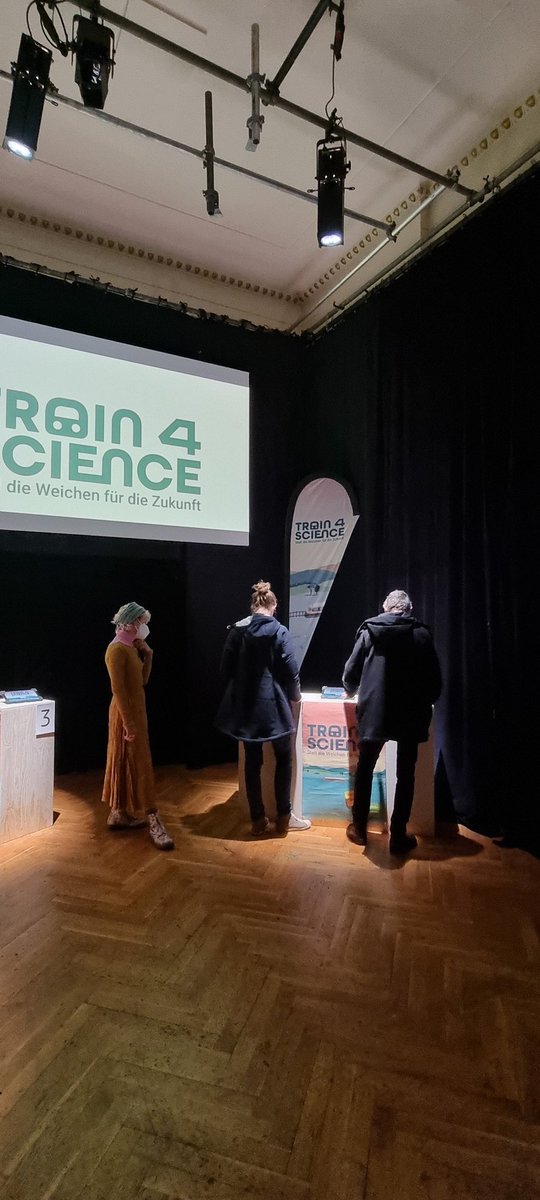TRAIN4Science (@train4science) on Twitter photo <a href="/train4science/">TRAIN4Science</a> erneut in der @neukoellneroper! Erkundet euer Wissen und eure Meinung zum #Klimawandel und lasst euch vom Stück NEUE LIEDER VON DER ERDE zum kilmapositiven Handeln inspirieren.
Termine: 05.11., 06.11., 09.11., 12.11.2022 <a href="/train4science/">TRAIN4Science</a> erneut in der @neukoellneroper! Erkundet euer Wissen und eure Meinung zum #Klimawandel und lasst euch vom Stück NEUE LIEDER VON DER ERDE zum kilmapositiven Handeln inspirieren.
Termine: 05.11., 06.11., 09.11., 12.11.2022