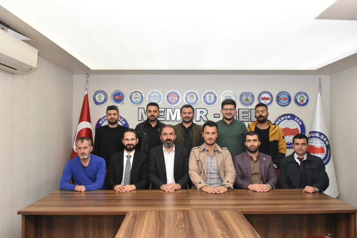 Sağlık-Sen Bursa Şubemizin 6. Olağan Kurulunda güven tazeleyerek tekrar Şube başkanlığına seçilen kıymetli başkanımız Sayın Gökhan Yünkül’e Genç Memur-Sen Bursa yönetim kurulu olarak￼ hayırlı olsun ziyaretinde bulunduk.￼￼