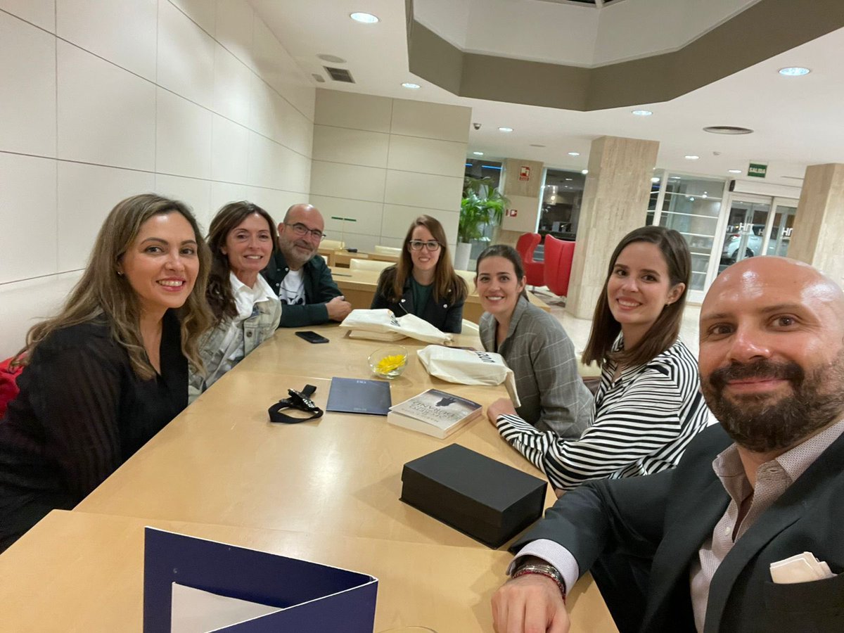 byLorenaFranco's tweet photo. Celebrando 🥳🥳 @mariejcisa @RaquelOWriter @Chris_P_A @YoconKindle #PremioLiterario2022 https://t.co/rezUuuR1c9