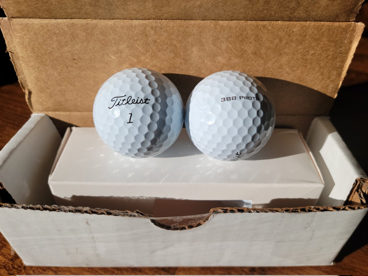 A nice surprise in the mail today thanks to @Titleist and @GolfersJournal Perfect timing for my round on Saturday. Can't wait to try them on the course.