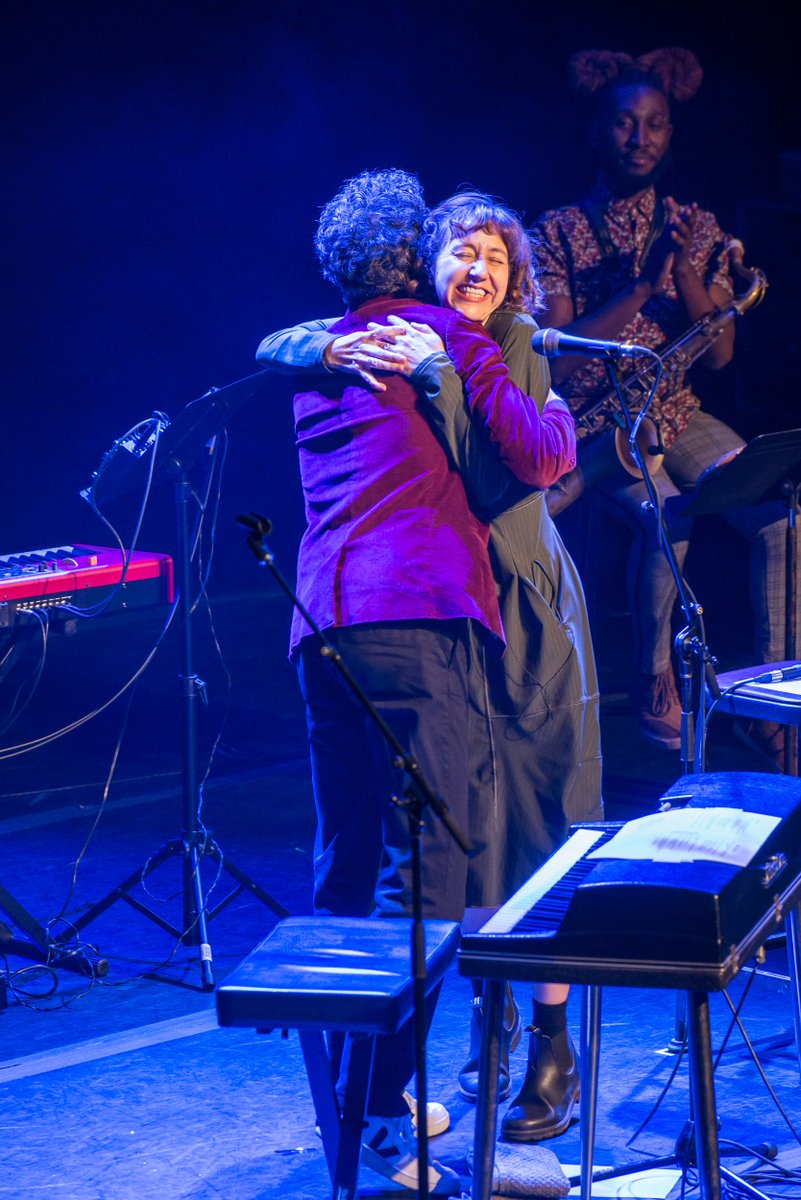 bret_rospective's tweet image. Toronto! Thank you to my brilliant friend and comedy genius @kristenschaaled  for joining me onstage! Reunion! Fun times 📸 Anthony Smith