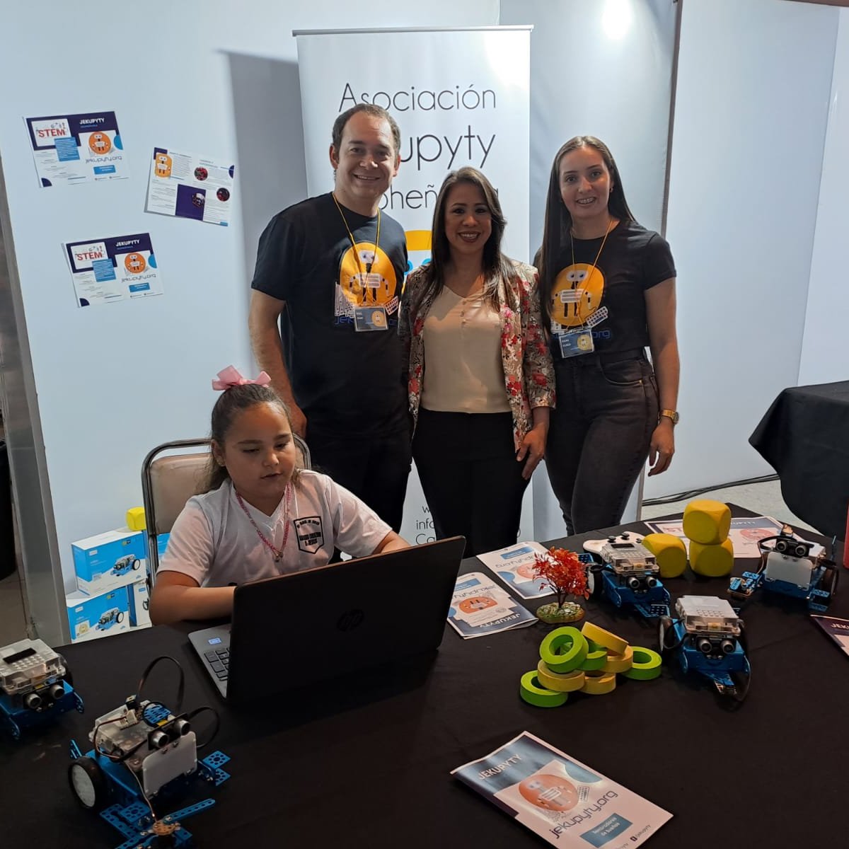 visionsteampy's tweet photo. #VisionsteamPy Lilian Demattei estuvo presente como conferencista representando al @MECpy  en la @ExpoEducacionPy una muestra y espacio de diálogo sobre la Educación para el Futuro 🚀con especial foco en las áreas STEAM (Science, Technology, Engineering, Arts and Mathematics) 📢 https://t.co/qdcgj6ImyW