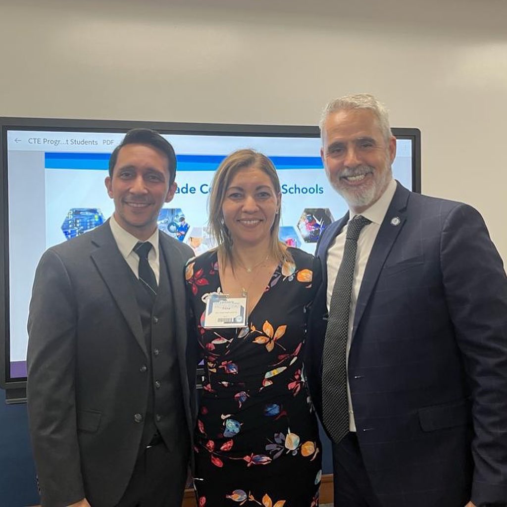 sunset_adult_ed's tweet photo. Engaging with the community at the M-DCPS FACE conference @suptdotres #MDCPScommunity https://t.co/zIXzE0RBXz
