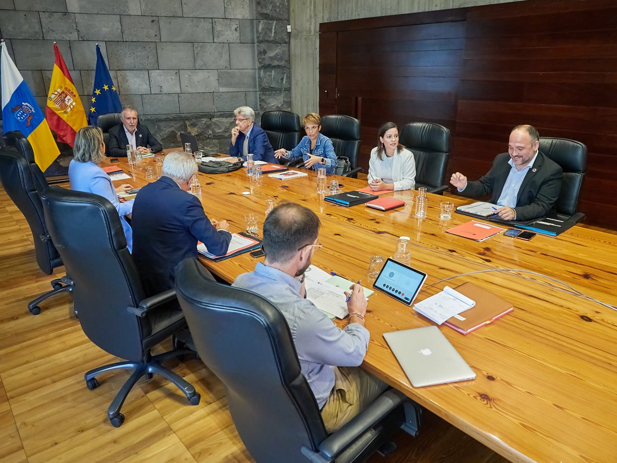 Yaiza_Castilla's tweet photo. 📈 Volvemos a ampliar, esta vez en 1,1 millones más, las ayudas a la modernización y diversificación de la #industriacanaria para 2022.

Pasamos de los 7,8 millones previstos hasta los 13,9 actuales con el fin de beneficiar a un mayor número de empresas.

#CGobCan https://t.co/gZVO2wWD9T