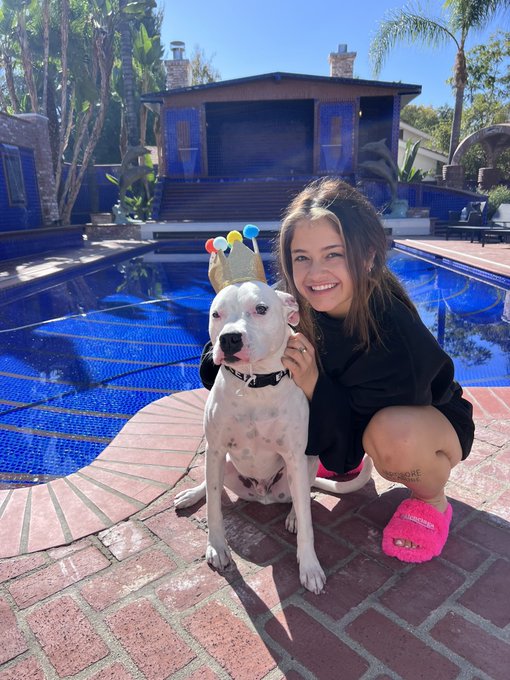 reality of today pool side w my fav boy 🎈 https://t.co/rXdiJI3EPJ