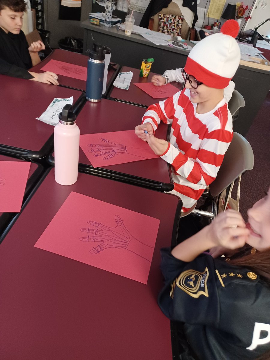 Mrs_Ruggiero1's tweet photo. Why do we have so many bones? These #4thgradescientists learned all about it today with this spooky lesson! I love when #science makes them smile! #funin4th #room215 #theCrestwoodway #everykid @CrestwoodSupt https://t.co/yNEVAS7BlR
