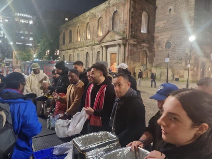JordanParker7's tweet photo. Thankyou @PNGKumulsRL for taking time out this evening to help our homeless charity handing out hot meals and drinks to the homeless community of Mcr City Centre.
Sorry I missed you guys. Hopefully see you before the end of the World Cup.
@Two_Brews_ @RLWC2021 https://t.co/ZP4mm1jDW4