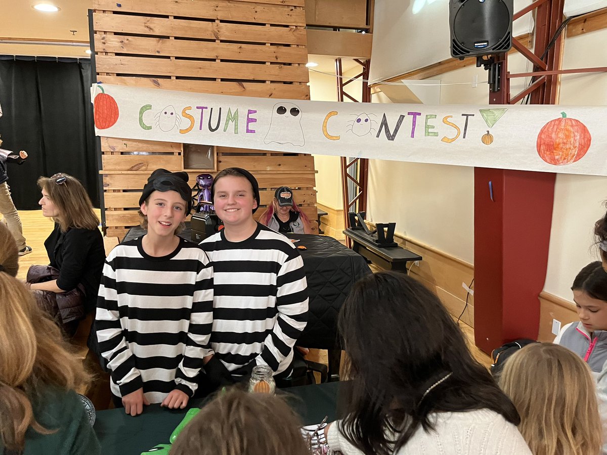 InlySchool's tweet photo. So much fun at the #InlyUpperElementary #HalloweenParty 🎃👻

#InlySchool #InlyHalloween https://t.co/jTepvySI6F