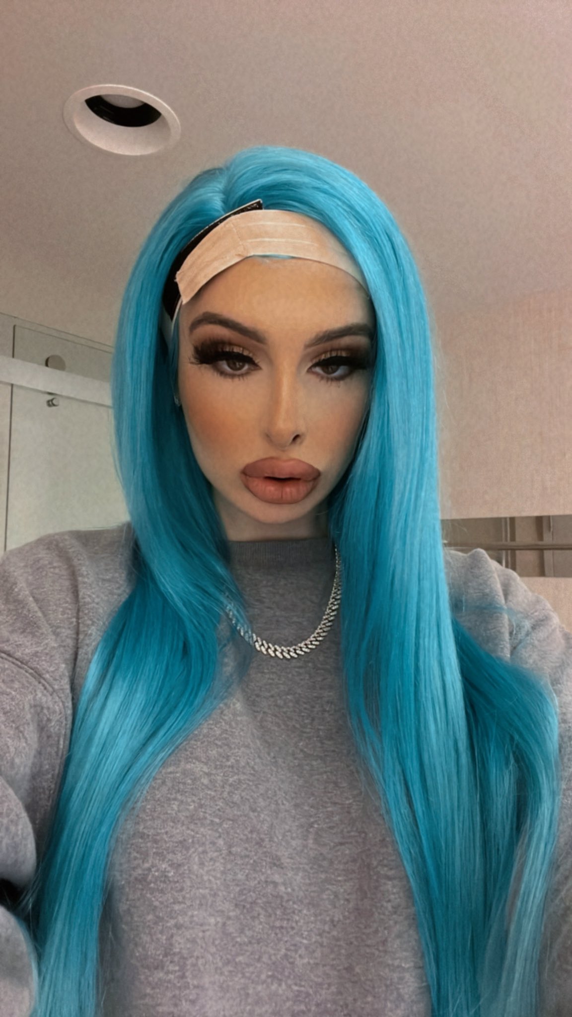 TW Pornstars - Queen_Ivory. Twitter. New ass, new weave, who dis?. 8:44