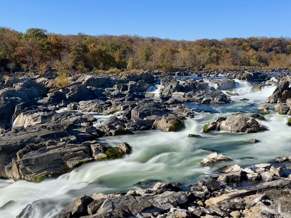 Conthescene's tweet photo. Long exposure view of the beautiful autumn scenery at Great Falls in Potomac MD today 🍁 🍂 https://t.co/5hjCpQcBZq