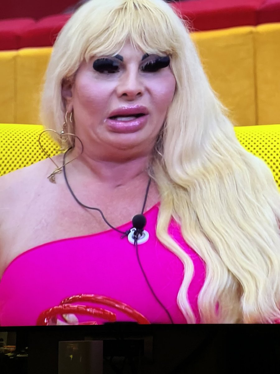Starlitefactory's tweet photo. ANCHE LE DONNE SOFFRONO 
ANCHE LE DONNE SONO RIFIUTATE      CIO NON VUOL DIRE NON ESSERE AMATE!!! #GFVIP https://t.co/NqHuCwLdYe