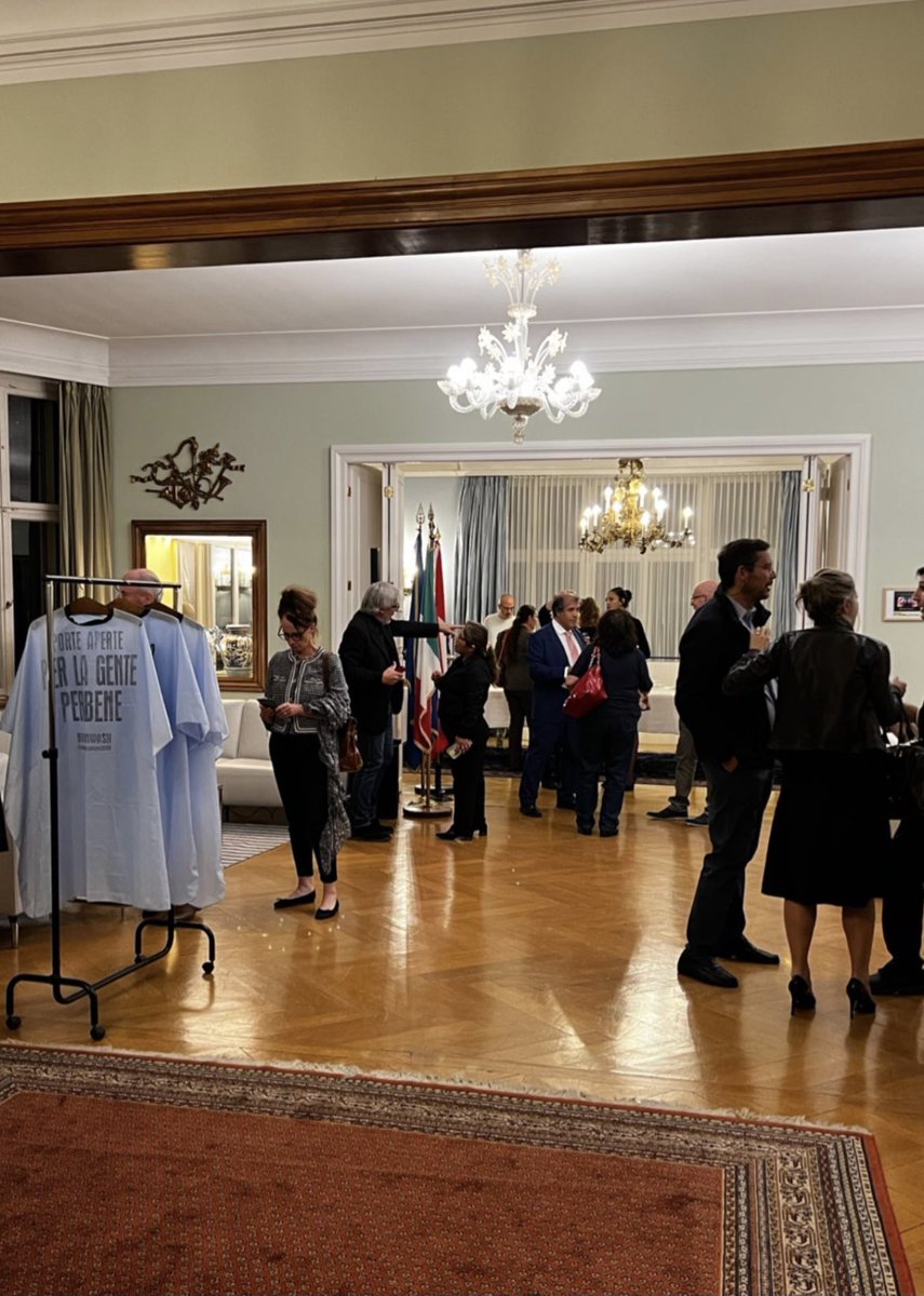 #SLIM2022 #ParoleErranti #TomasoBinga <a href="/ele_bellantoni/">EleBellantoni</a> a cura di <a href="/antonellotolve/">Antonello Tolve</a> e Silvio Mignano.